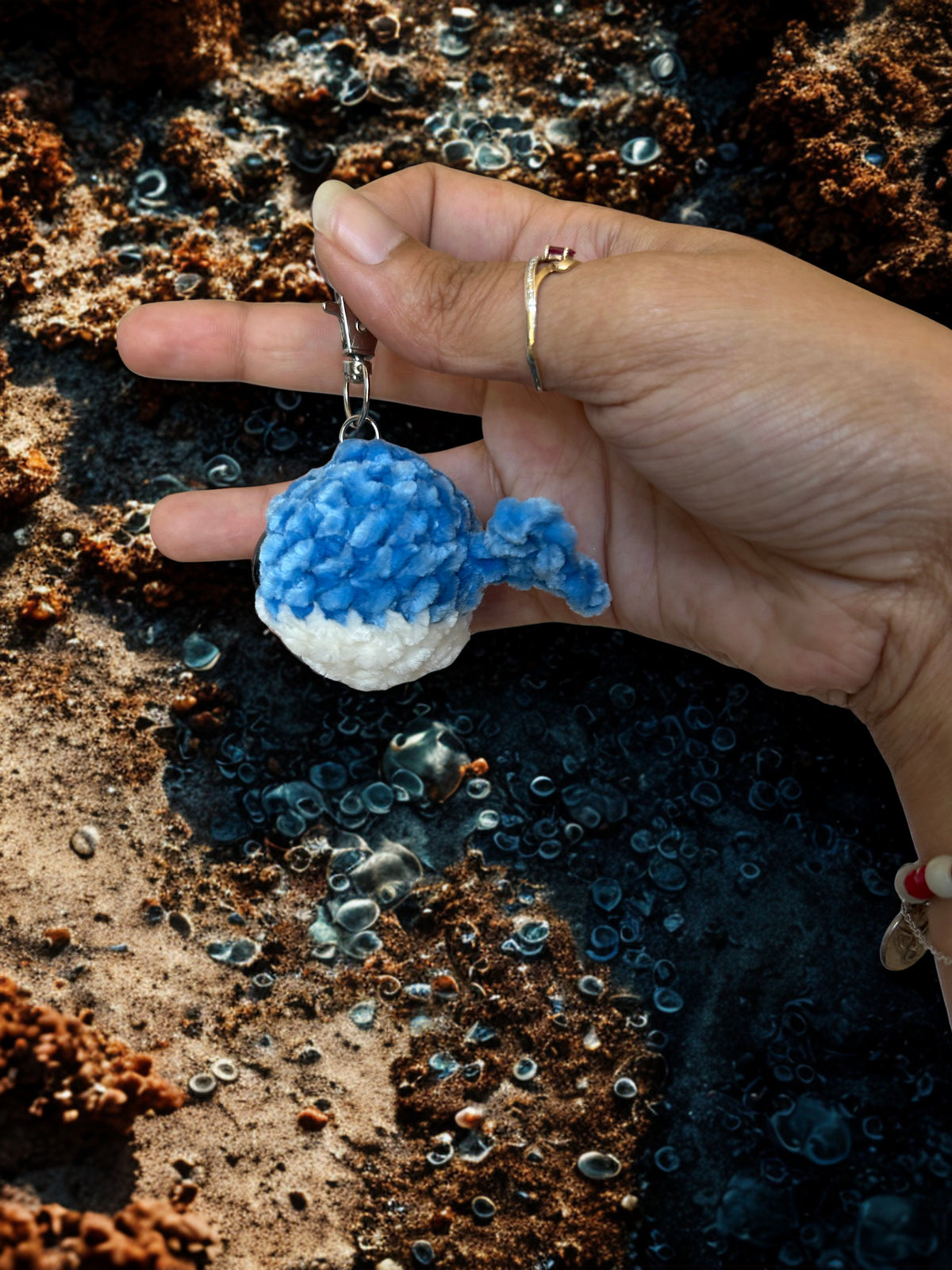 Porte-clé Baleineau Chenille Doux – Fait Main au Crochet